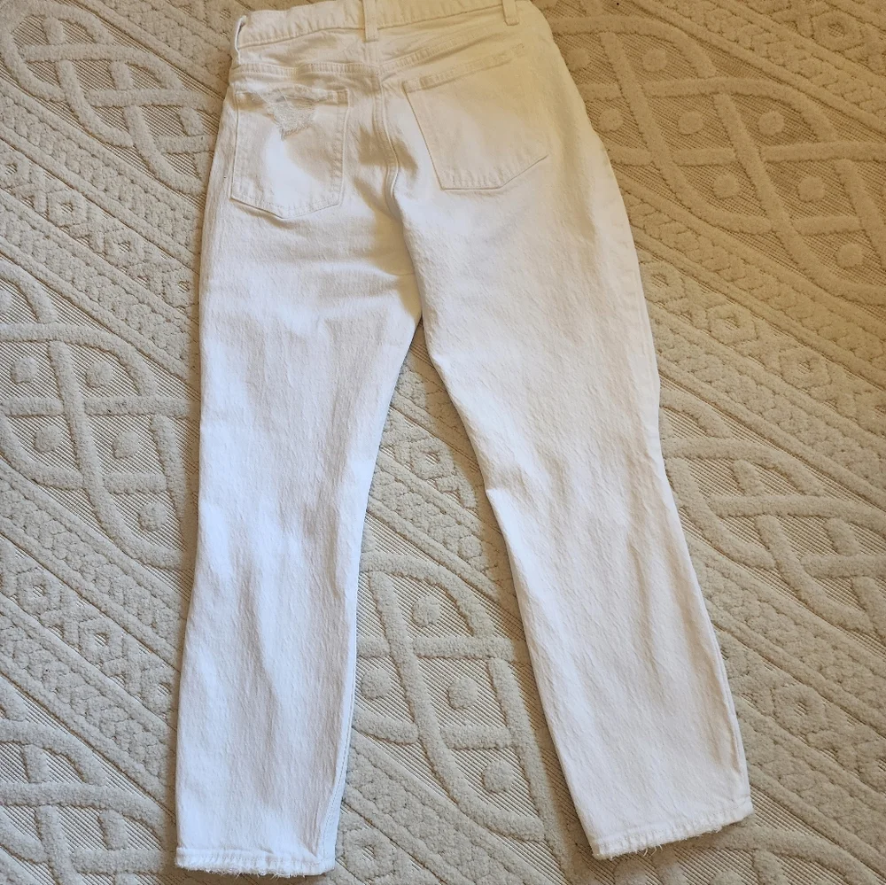 ABERCROMBIE AND FITCH  MOM  HIGH RISE JEAN